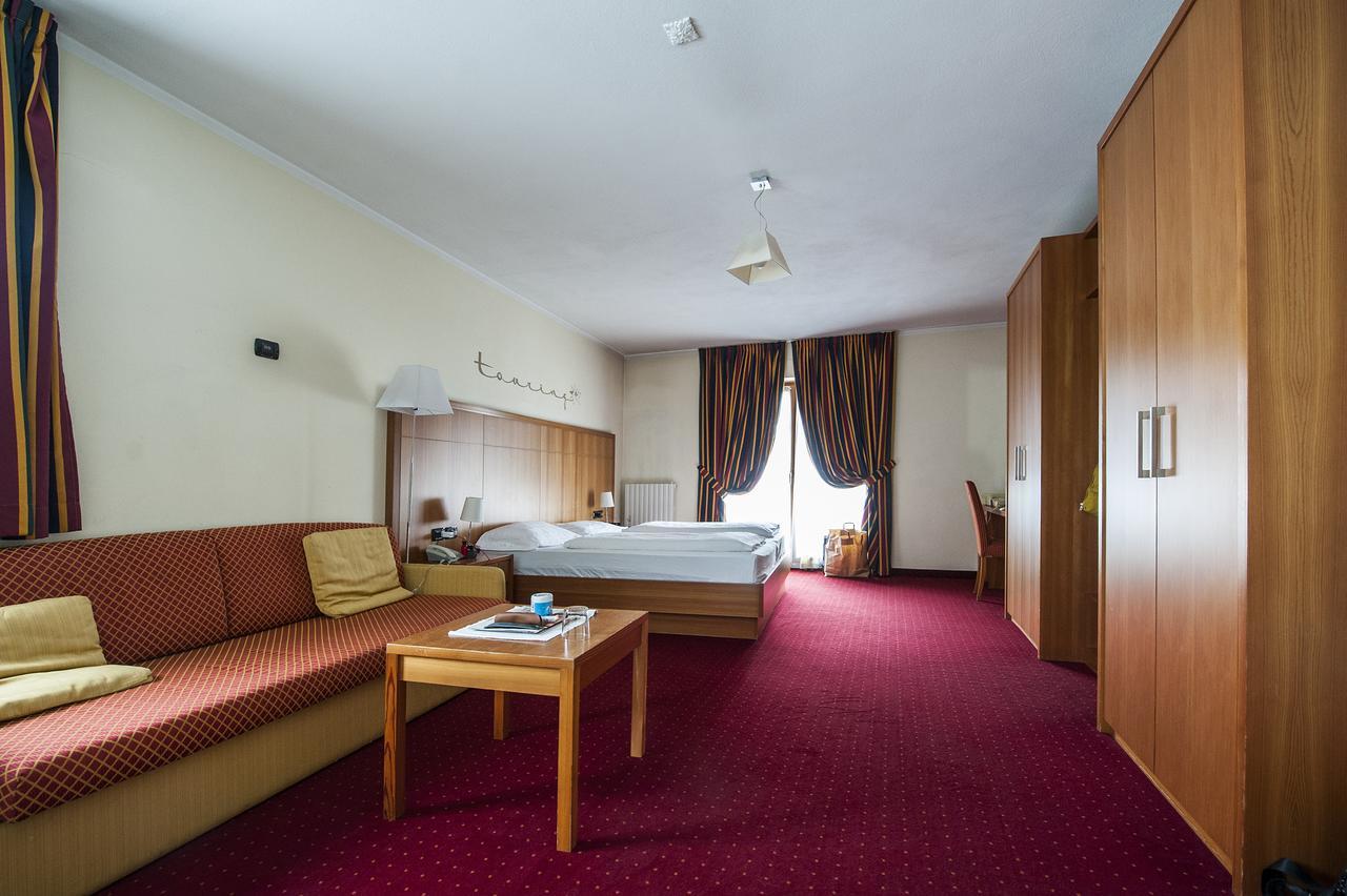 Hotel Touring Ливиньо Экстерьер фото